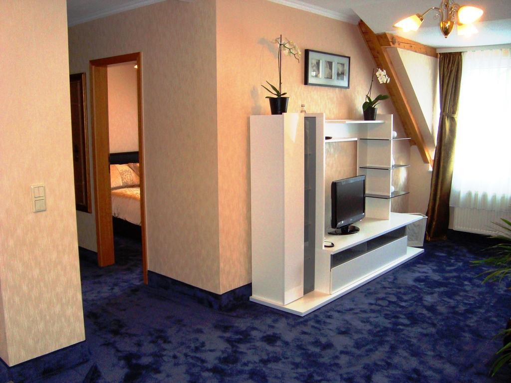 Hotel Zum Goldenen Hirsch Sankt Kilian Exteriör bild