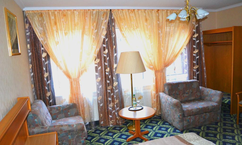 Hotel Zum Goldenen Hirsch Sankt Kilian Rum bild