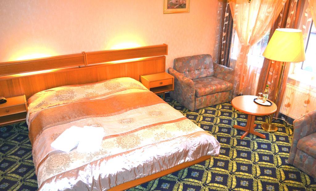 Hotel Zum Goldenen Hirsch Sankt Kilian Rum bild