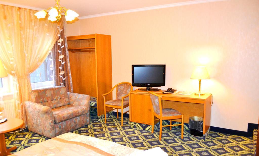 Hotel Zum Goldenen Hirsch Sankt Kilian Rum bild