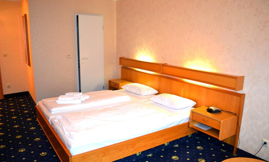 Hotel Zum Goldenen Hirsch Sankt Kilian Rum bild