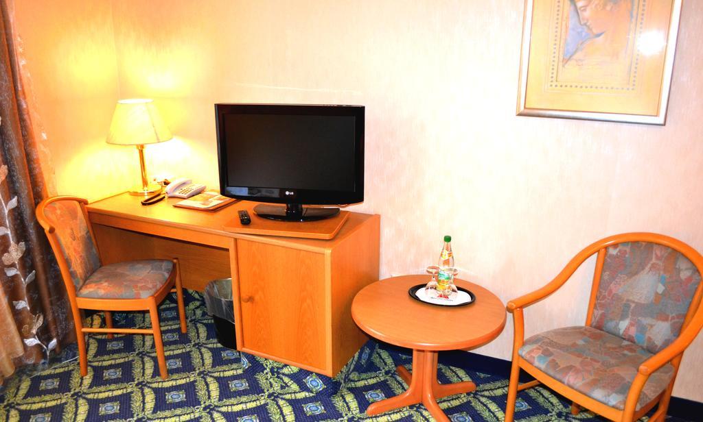 Hotel Zum Goldenen Hirsch Sankt Kilian Rum bild