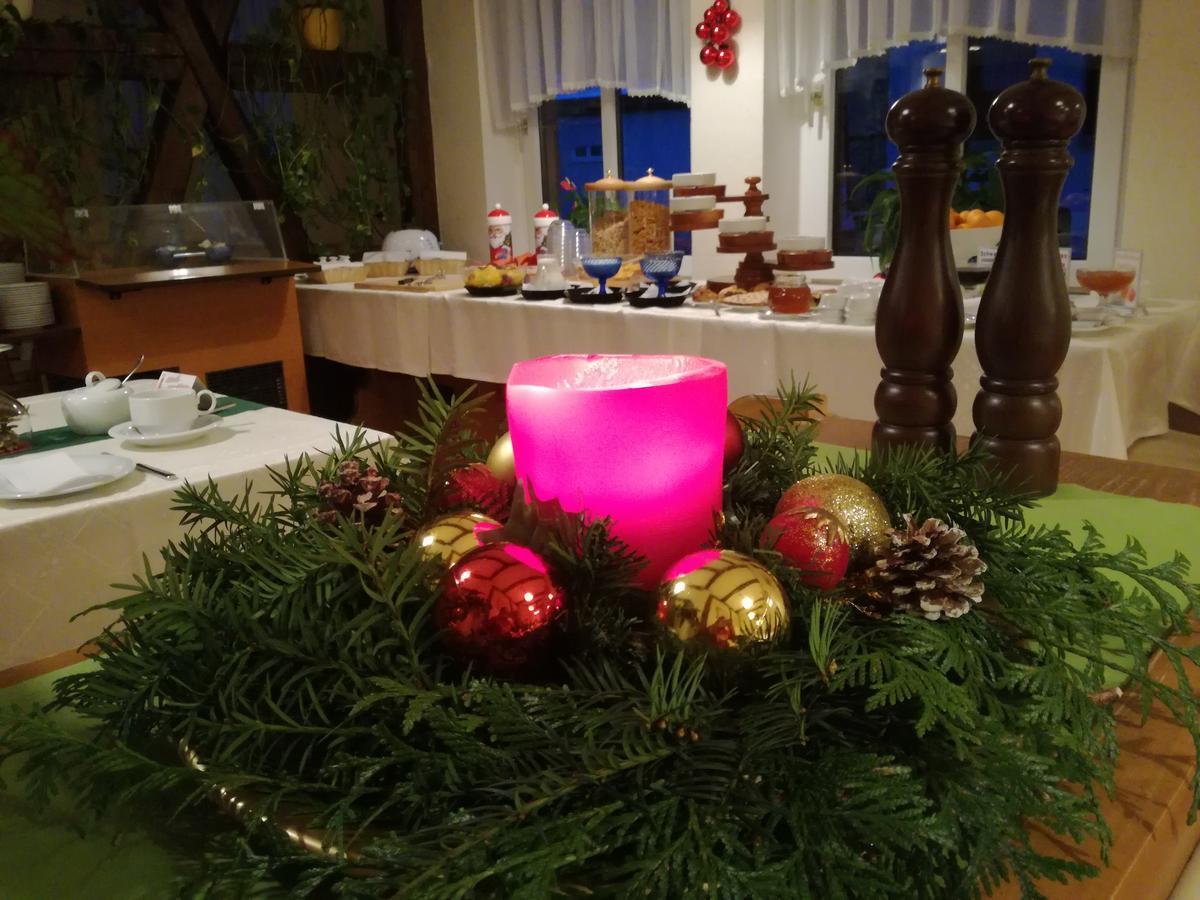Hotel Zum Goldenen Hirsch Sankt Kilian Exteriör bild